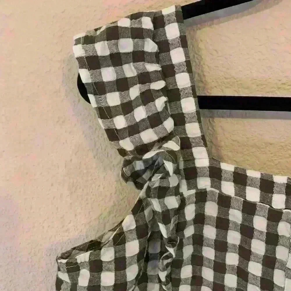 Square neck ruffle sleeve tank - Picture 3 of 9